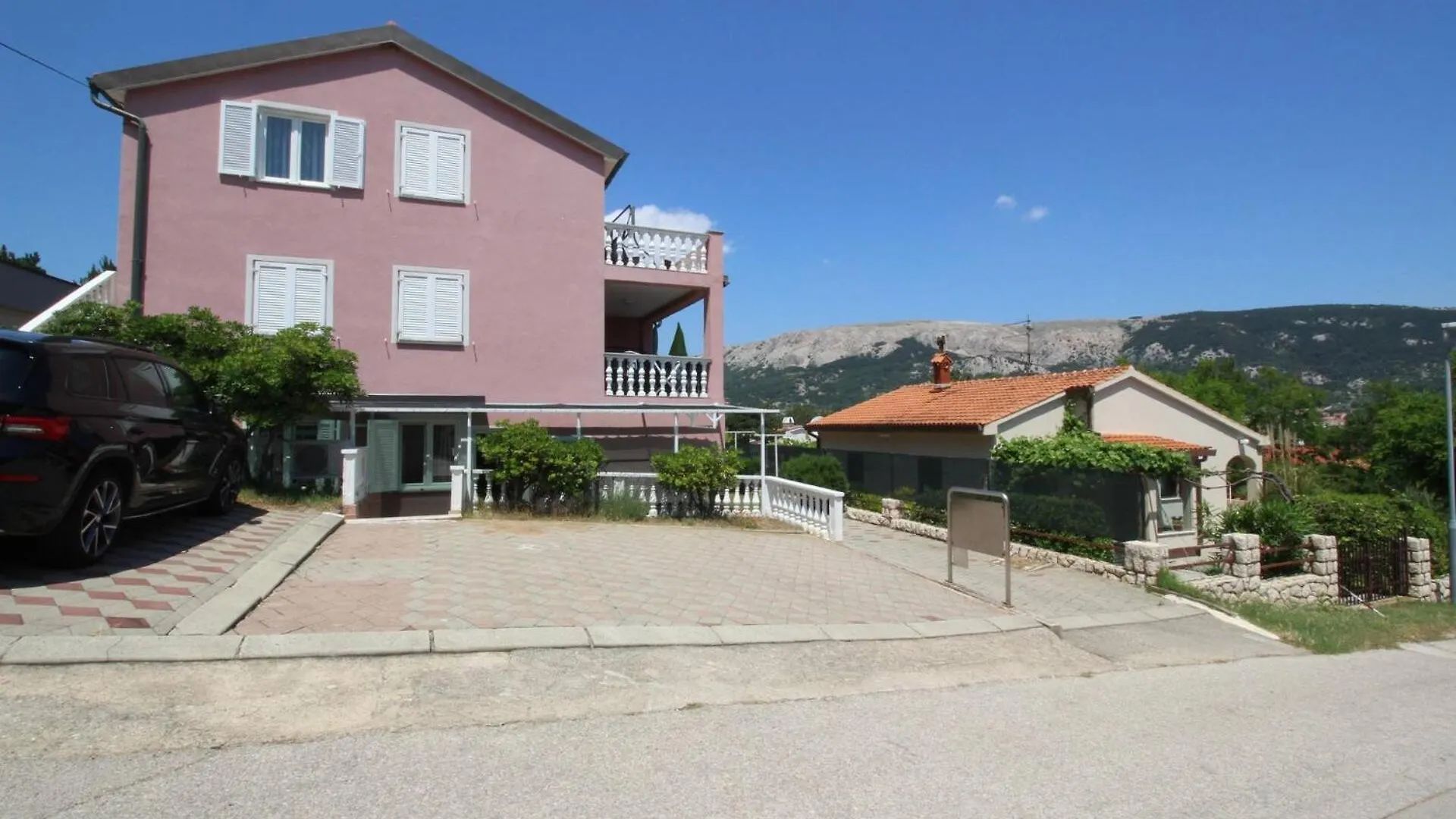 Apartments Lovincic Baska  Baska (Krk)
