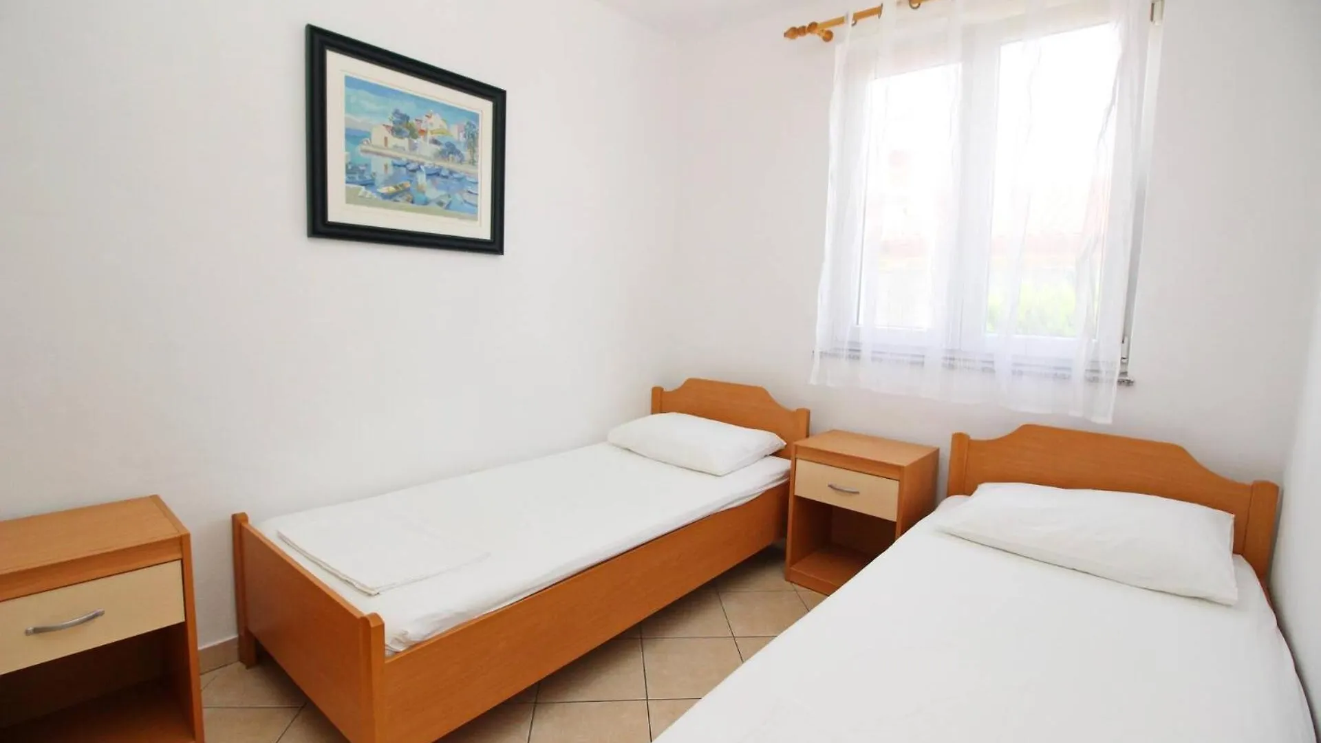 Apartments Lovincic Baska  Guest house