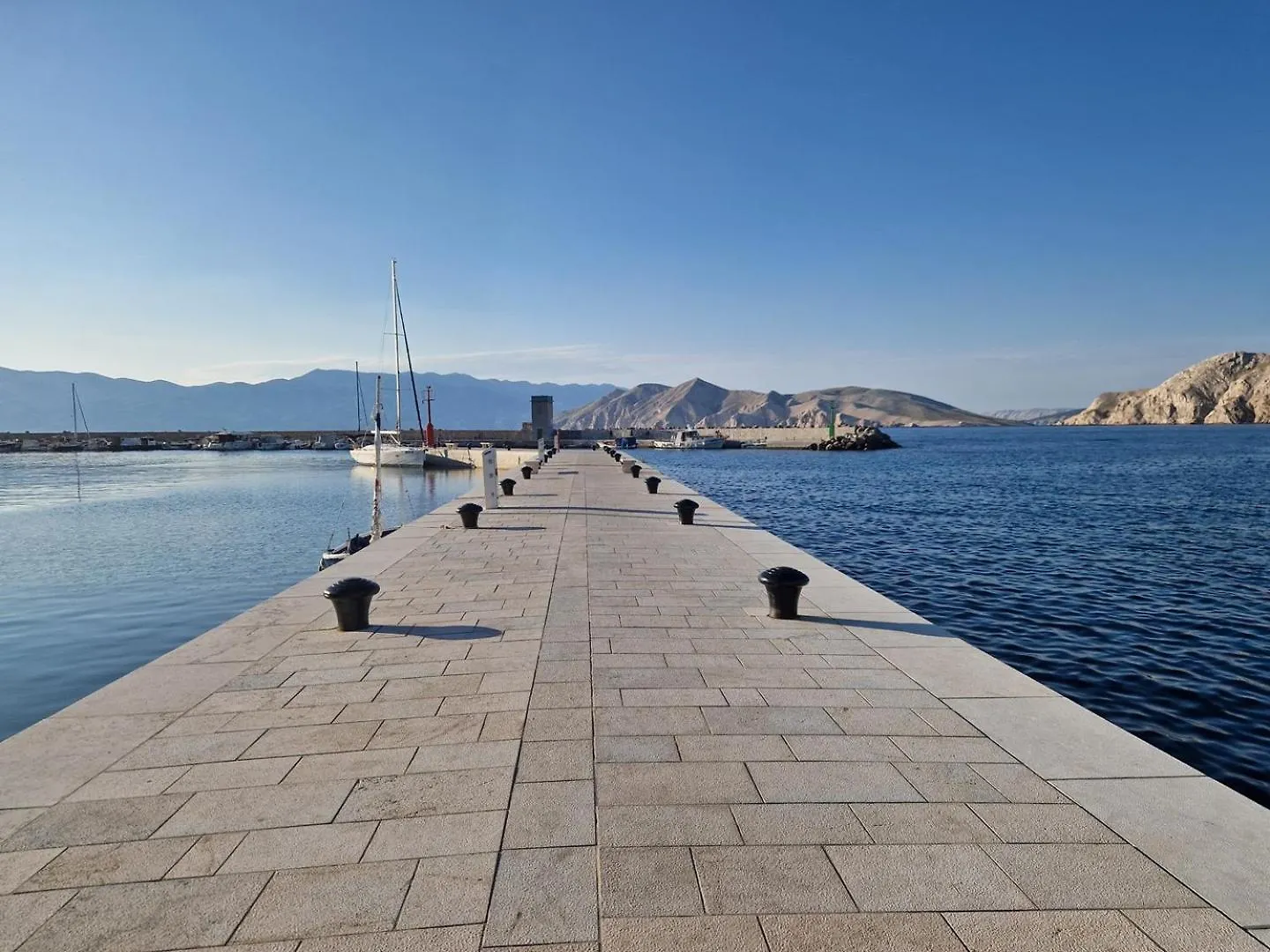 Guest house Apartments Lovincic Baska